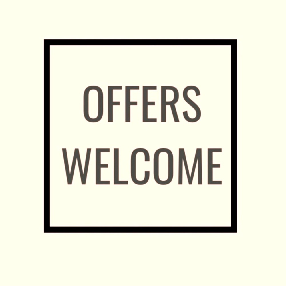 Open to offers and bundles! 🎉😍❤️